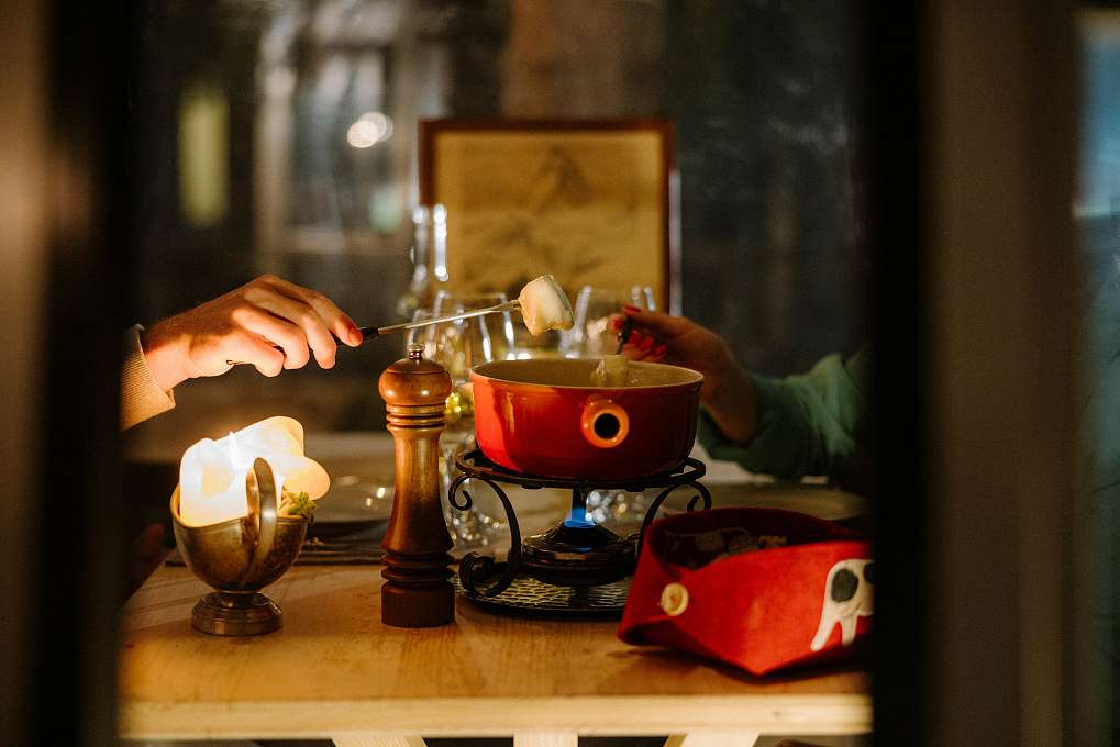 Fondue Gondola Alpine Hotel Perren